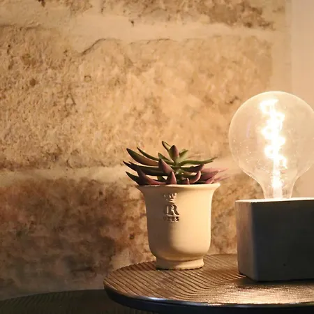 Daire La Grande Bourgade-authentique Maison En Pierre Avec Terrasse Climatisation Au Coeur D'uzes *