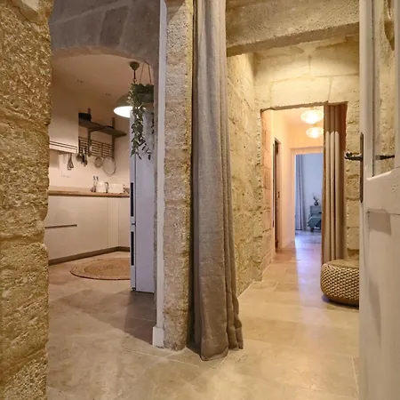 Apartment La Grande Bourgade-authentique Maison En Pierre Avec Terrasse Climatisation Au Coeur D'uzes *