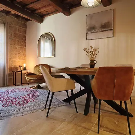 La Grande Bourgade-authentique Maison En Pierre Avec Terrasse Climatisation Au Coeur D'uzes * Uzes