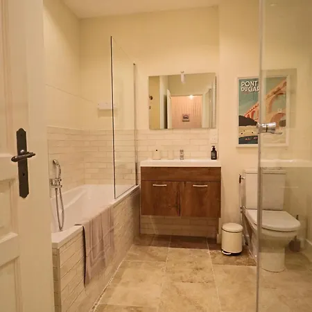 Apartment La Grande Bourgade-authentique Maison En Pierre Avec Terrasse Climatisation Au Coeur D'uzes *