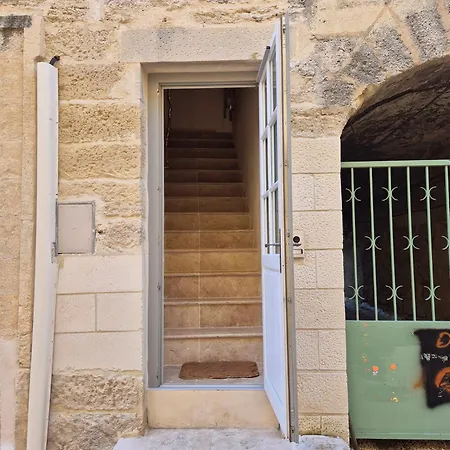 La Grande Bourgade-authentique Maison En Pierre Avec Terrasse Climatisation Au Coeur D'uzes Uzès