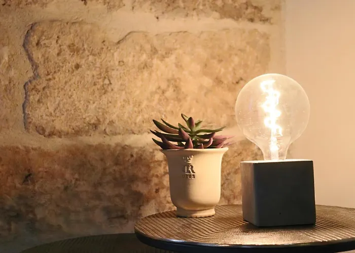 Διαμέρισμα La Grande Bourgade-authentique Maison En Pierre Avec Terrasse Climatisation Au Coeur D'uzes *